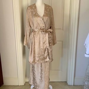 Stunning Valentino Intimo Gown & Robe